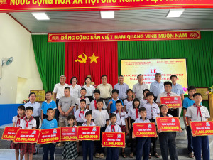 LỄ TRAO HỌC BỔNG “TIẾP SỨC ĐẾN TRƯỜNG” CHO HỌC SINH KHUYẾT TẬT NHÂN DỊP NĂM HỌC MỚI 2026 - 2027.