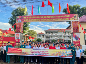 Cán bộ và nhân dân xã Xuân Đông hưởng ứng thực hiện Chương trình đi bộ "Cùng Việt Nam tiến bước" năm 2026