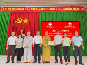 XUÂN ĐÔNG TRAO 100 PHẦN QUÀ ĐẾN CÁC HỘ CÓ HOÀN CẢNH KHÓ...