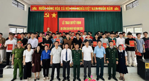 HỘI ĐỒNG NVQS XÃ XUÂN ĐƯỜNG TỔ CHỨC LỄ TRAO QUYẾT ĐỊNH GỌI CÔNG DÂN NHẬP NGŨ VÀ THAM GIA NGHĨA VỤ CÔNG AN NHÂN DÂN NĂM 2026