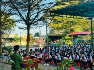 CÔNG AN XÃ XUÂN ĐƯỜNG TỔ CHỨC CHUỖI TUYÊN TRUYỀN PHÁP LUẬT...