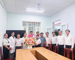 ĐOÀN LÃNH ĐẠO XÃ XUÂN ĐƯỜNG ĐẾN THĂM VÀ CHÚC MỪNG CÁC ĐƠN VỊ Y TẾ NHÂN KỶ NIỆM 71 NĂM NGÀY THẦY THUỐC VIỆT NAM