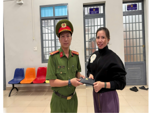 CÔNG AN XÃ XUÂN ĐƯỜNG KỊP THỜI TRAO TRẢ TÀI SẢN THẤT LẠC CHO NGƯỜI DÂN