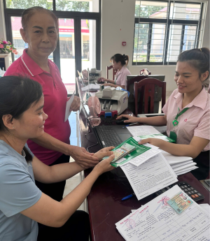 HỘI VIÊN PHỤ NỮ VAY VỐN NGÂN HÀNG CHÍNH SÁCH XÃ HỘI THỰC HIỆN TIÊU CHÍ 5 KHÔNG, 3 SẠCH, 3 AN GẮN VỚI BẢO VỆ MÔI TRƯỜNG NÔNG THÔN