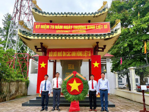 ĐẢNG BỘ VÀ NHÂN DÂN XÃ XUÂN ĐƯỜNG _ TỔ CHỨC VIẾNG, DÂNG HOA, DÂNG HƯƠNG ANH LINH CHỦ TỊCH HỒ CHÍ MINH VÀ CÁC ANH HÙNG LIỆT SĨ TẠI BIA TƯỞNG NIỆM NHÂN KỶ NIỆM 79 NĂM NGÀY THƯƠNG BINH LIỆT SỸ (27/7/1947 – 27/7/2026)
