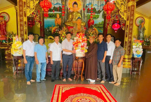 ĐOÀN LÃNH ĐẠO XÃ XUÂN ĐƯỜNG _ TỔ CHỨC THĂM, TẶNG QUÀ CHÚC MỪNG CÁC CƠ SỞ PHẬT GIÁO TRÊN ĐỊA BÀN XÃ NHÂN DỊP ĐẠI LỄ VU LAN NĂM 2026