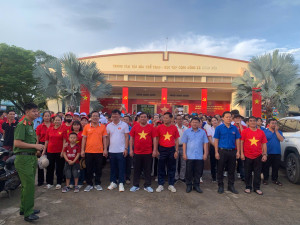 CÁN BỘ VÀ NHÂN DÂN XÃ XUÂN HÒA CÙNG VIỆT NAM TIẾN BƯỚC
