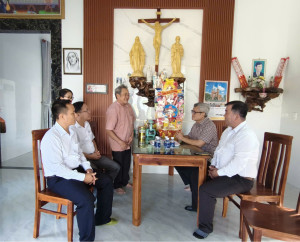 Lãnh đạo cơ quan Đảng, nhà nước thăm, chúc Tết và tặng quà...