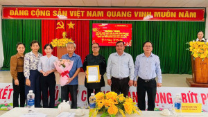 HỘI CHỮ THẬP ĐỎ, HỘI NNCĐ DACAM DIOXIN TỈNH TRAO QUÀ TẾT...