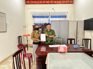 CÔNG AN XÃ XUÂN HÒA  NHẶT ĐƯỢC CỦA RƠI – TRẢ NGƯỜI ĐÁNH MẤT