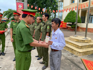 CÔNG AN XÃ XUÂN HÒA  TỔ CHỨC LỄ CHÀO CỜ ĐẦU THÁNG 7 NĂM 2026 VÀ  TRAO TẶNG KỶ NIỆM CHƯƠNG "BẢO VỆ AN NINH TỔ QUỐC"