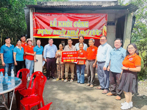 LÃNH ĐẠO UBND XÃ XUÂN HÒA DỰ LỄ KHỞI CÔNG XÂY DỰNG “NGÔI NHÀ...
