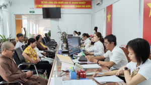 XÃ XUÂN HÒA TIÊN PHONG TỔ CHỨC TIẾP NHẬN, GIẢI QUYẾT THỦ TỤC HÀNH CHÍNH VÀO SÁNG CHỦ NHẬT