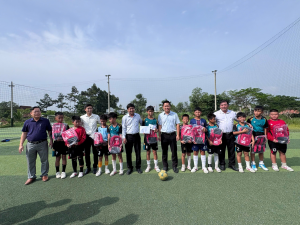 Lãnh đạo xã Xuân Hòa thăm, tặng quà động viên đội bóng U11 tham dự Vòng chung kết Giải bóng đá Nhi đồng Cúp Báo và Phát thanh - Truyền hình Đồng Nai lần thứ XXI năm 2026
