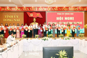 Đội ngũ cán bộ từ tỉnh đến xã phải hăng hái thi đua thực hiện tốt nhiệm vụ