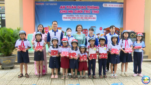 TRƯỜNG TIỂU HỌC BÀU SEN CHƯƠNG TRÌNH “AN TOÀN GIAO THÔNG CHO NỤ CƯỜI TRẺ THƠ” VÀ TRAO HỌC BỔNG HỌC SINH HIẾU HỌC