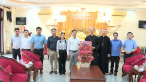 ĐOÀN LÃNH ĐẠO PHƯỜNG XUÂN LẬP THĂM, CHÚC MỪNGGIÁNG SINH TÒA GIÁM MỤC GIÁO PHẬN XUÂN LỘC