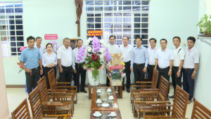 ĐOÀN LÃNH ĐẠO PHƯỜNG XUÂN LẬP THĂM, CHÚC MỪNG GIÁNG SINHNĂM 2025 GIÁO XỨ AN LỘC VÀ GIÁO XỨ NÚI ĐỎ