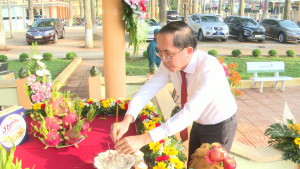 PHƯỜNG XUÂN LẬP VIẾNG NHÀ BIA LIỆT SĨ VÀ KHÁNH THÀNH CÔNG TRÌNH CHỈNH TRANG KỶ NIỆM 81 NĂM NGÀY THÀNH LẬP QUÂN ĐỘI NHÂN DÂN VIỆT NAM (22/12/1944 – 22/12/2025)