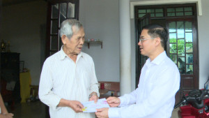 PHƯỜNG XUÂN LẬP: ĐOÀN LÃNH ĐẠO THĂM, TẶNG QUÀ GIA ĐÌNH CHÍNH SÁCH KHU PHỐ PHÚ MỸ NHÂN DỊP TẾT NGUYÊN ĐÁN BÍNH NGỌ 2026