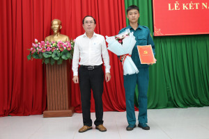 CHI BỘ QUÂN SỰ PHƯỜNG XUÂN LẬP KẾT NẠP ĐẢNG VIÊN MỚI