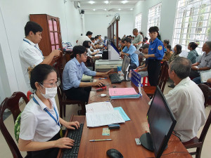 Thanh niên sát cánh cùng người dân: Giải quyết thủ tục hành chính tại xã mới