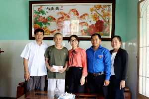 Thăm, tặng quà các gia đình chính sách nhân kỷ niệm 78 năm Ngày Thương binh - Liệt sĩ