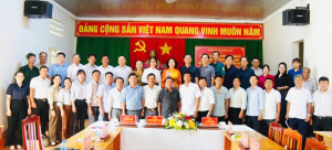 Bí thư Đảng ủy Xuân Lộc Nguyễn Thị Cát Tiên làm việc với các ấp triển khai nhiệm vụ 4 tháng cuối năm 2025