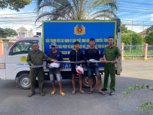 Xuân Lộc: Hiệu quả từ mô hình “Đổi vũ khí, vật liệu nổ, công cụ hỗ trợ lấy nón bảo hiểm”
