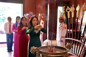 Ủy ban MTTQ Việt Nam xã Xuân Lộc tổ chức dâng hương, viếng Đền liệt sĩ nhân Đại hội đại biểu lần thứ I, nhiệm kỳ 2025-2030