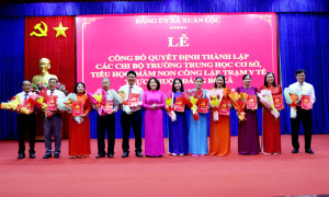 Xuân Lộc: Công bố các quyết định thành lập các chi bộ trường học và Trạm Y tế trực thuộc Đảng bộ xã