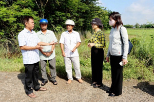 Đoàn khảo sát Ban Kinh tế - Ngân sách HĐND xã Xuân Lộc khảo sát về kết quả đăng ký thu gom rác thải tại nguồn tại ấp Thọ Bình