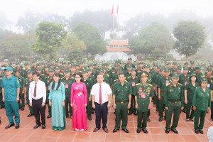 Đoàn đại biểu dự Đại hội đại biểu Hội Cựu chiến binh xã Xuân Lộc viếng Đền thờ Liệt sĩ Xuân Lộc