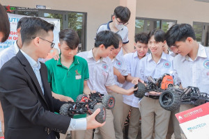 Trường TH-THCS-THPT Hồng Bàng tư vấn hướng nghiệp cho học sinh khối 11, 12