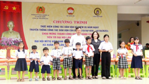 Ủy ban MTTQ Việt Nam xã Xuân Lộc phối hợp Phòng Kỹ thuật nghiệp vụ và Ngoại tuyến Công an tỉnh Đồng Nai tổ chức dân vận tại Trường TH Gia Ray