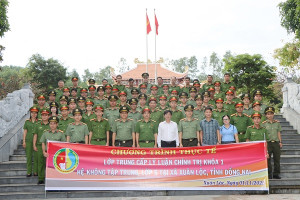 Lớp Trung cấp lý luận chính trị Trường Đại học An ninh nhân dân học tập nghiên cứu thực tế tại Xuân Lộc