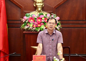 Chủ tịch UBND xã Lê Khắc Sơn chủ trì Hội nghị Uỷ ban nhân dân xã tháng 10/2025