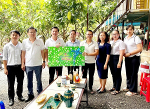 Đoàn công tác Hội Nông dân tỉnh Tây Ninh học tập, trao đổi kinh nghiệm tại HTX Dịch vụ Nông nghiệp Ca cao Suối Cát (xã Xuân Lộc, tỉnh Đồng Nai)