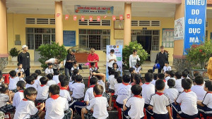 Gần 100 học sinh của trường TH Xuân Trường được salon tóc Mix Phúc cắt tóc miễn phí