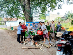 Phụ nữ Xuân Lộc hướng về bà con vùng bão lũ