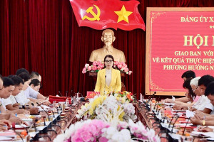 Hội nghị giao ban với các chi bộ ấp về kết quả thực hiện nhiệm vụ quý IV/2025