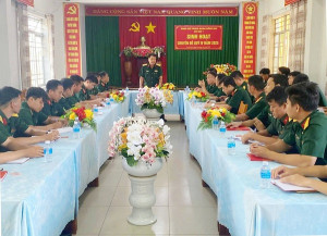 Đại tá Nguyễn Hồng Cảnh, Phó Chủ nhiệm Chính trị Quân khu 7 dự sinh hoạt chuyên đề Quý IV năm 2025 tại Trung đoàn Đồng Nai