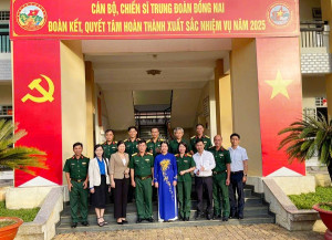 Ủy ban MTTQVN tỉnh Đồng Nai chúc mừng cán bộ, chiến sĩ Trung đoàn Đồng Nai