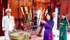 Lãnh đạo xã Xuân Lộc viếng các đền thờ Liệt sĩ trên địa bàn xã