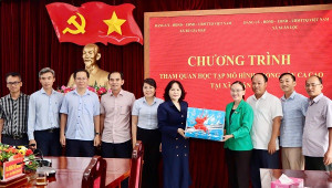 Xã Bù Gia Mập thăm quan, học tập mô hình trồng cây Ca cao...