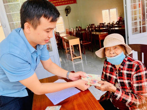 UBND xã Xuân Lộc tổ chức trao quà của Đảng và Nhà nước theo Nghị quyết số 418/NQ-CP của Chính phủ