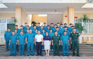 Bàn giao công tác quân sự cho Chỉ huy trưởng Ban Chỉ huy Quân sự xã Xuân Lộc mới