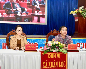 Xuân Lộc: Đông đảo cán bộ, đảng viên xem truyền hình trực tiếp chương trình Lễ Khai mạc Đại hội đại biểu toàn quốc lần thứ XIV của Đảng