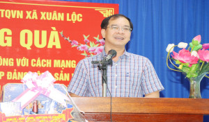 Lãnh đạo xã Xuân Lộc tiếp tục tặng quà gia đình chính sách nhân dịp Tết Nguyên đán Bính Ngọ năm 2026