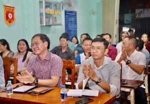 Chủ tịch UBND xã Lê Khắc Sơn dự Hội nghị lấy ý kiến cử tri nơi cư trú đối với người ứng cử đại biểu HĐND cấp xã, nhiệm kỳ 2026-2031